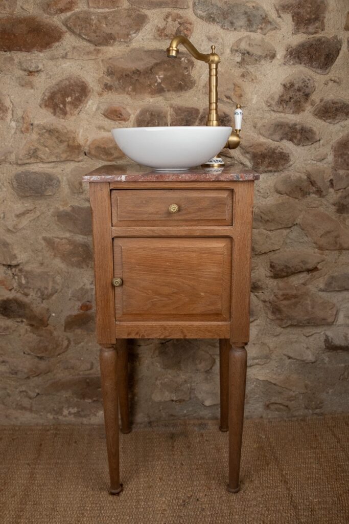 Meuble de salle de bain vintage upcyclé
