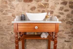 Meuble de salle de bain ancien rénové