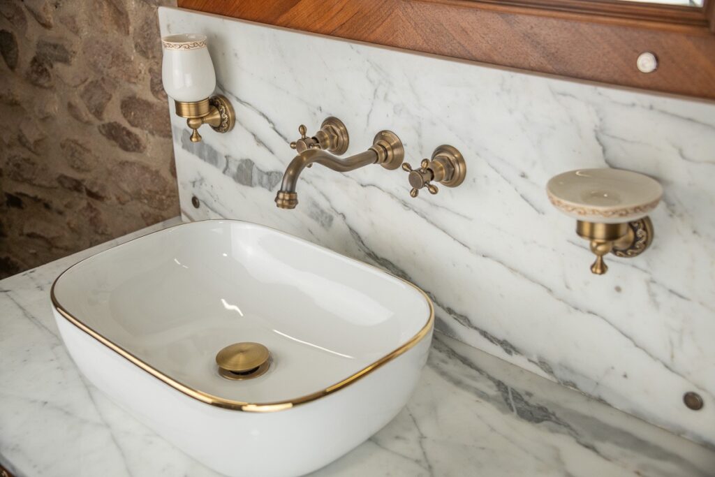Meuble vasque de salle de bain rénové